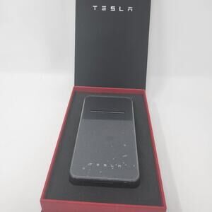 Tesla Portable Wireless Charger 2.0 Steel Grey